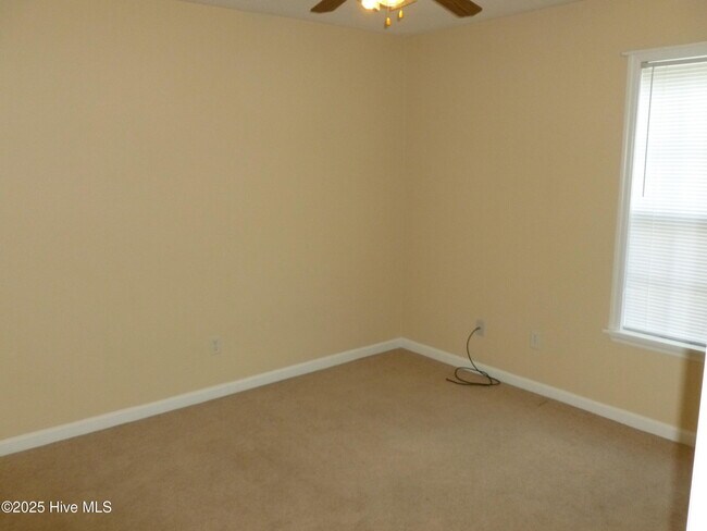 Building Photo - 302 Carlisle Ct