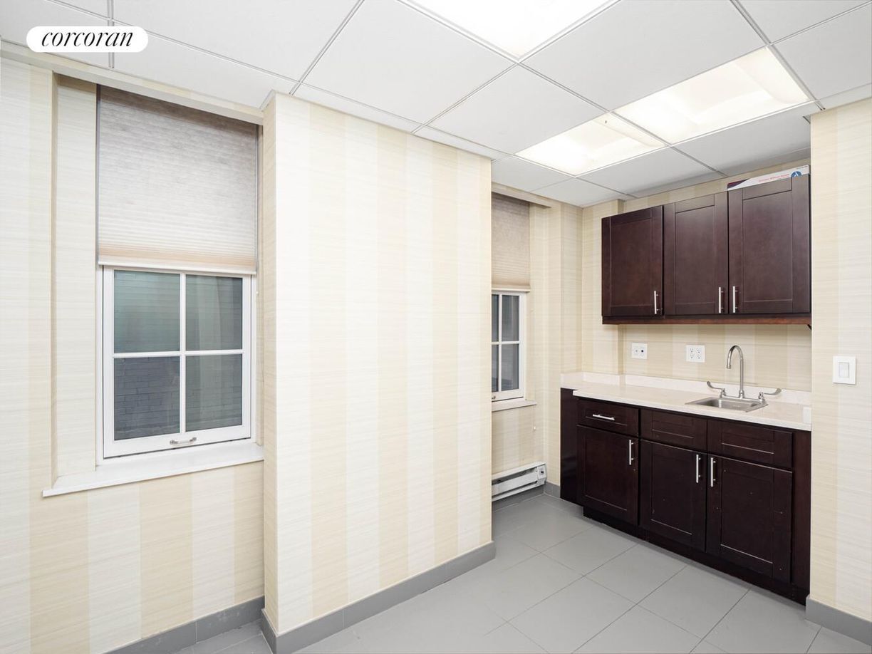 Building Photo - 903 Lexington Ave