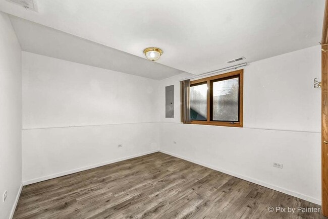 Building Photo - 8508 S Oketo Ave