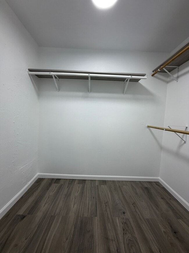 Building Photo - 14606 Riverside St