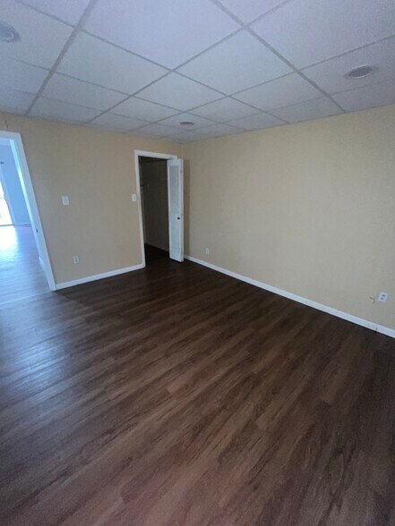 Main bedroom - 1010 Eisenhower Way