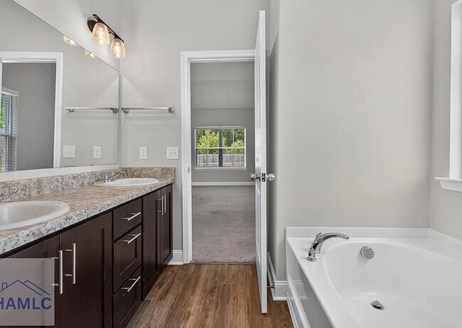 Building Photo - 589 Meloney Dr
