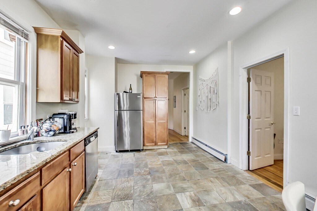 Building Photo - 45 Hillside St