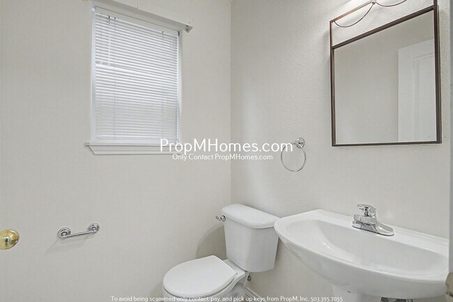 Building Photo - Bull Mountain Three Bedroom Home!