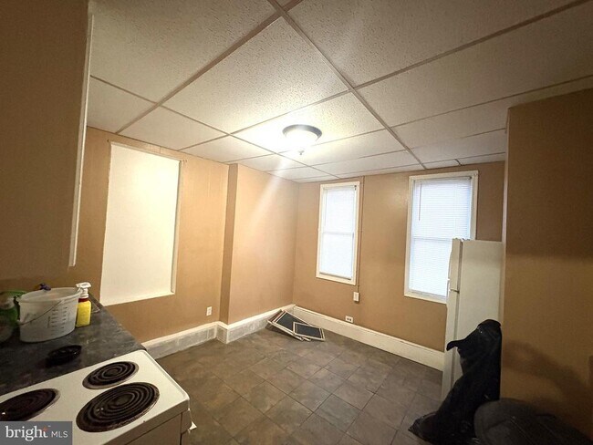 Building Photo - 3412 N Front St