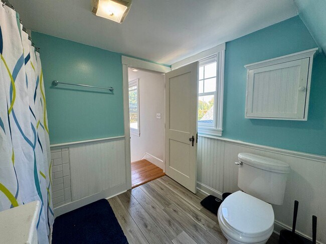 Building Photo - $3,900 - 3BD/2BA Single Family Home - Falmouth w/ Heated 2-Car Garage, W/D & Large Backyard! Avai...