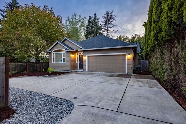 Building Photo - One Level Ranch Home - Three Bedrooms with Central Air / No HOA