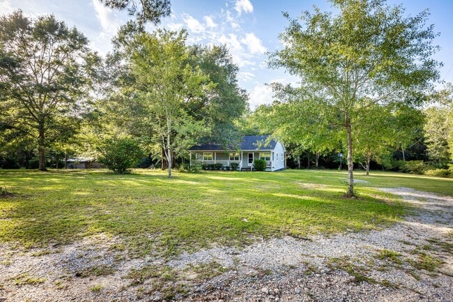 Building Photo - Peaceful Country Living on 2.4 Acres in Saucier