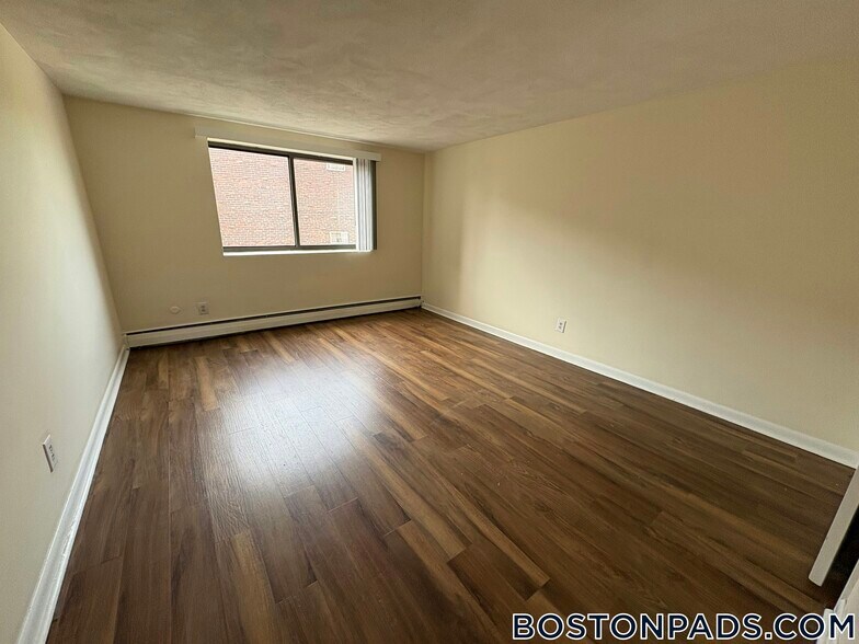 Building Photo - 16 Whites Ave