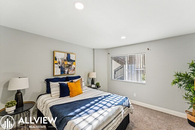 Building Photo - Beautifully Updated 2 Bed/2 Bath in Guard-Gated Ritz Pointe Community!