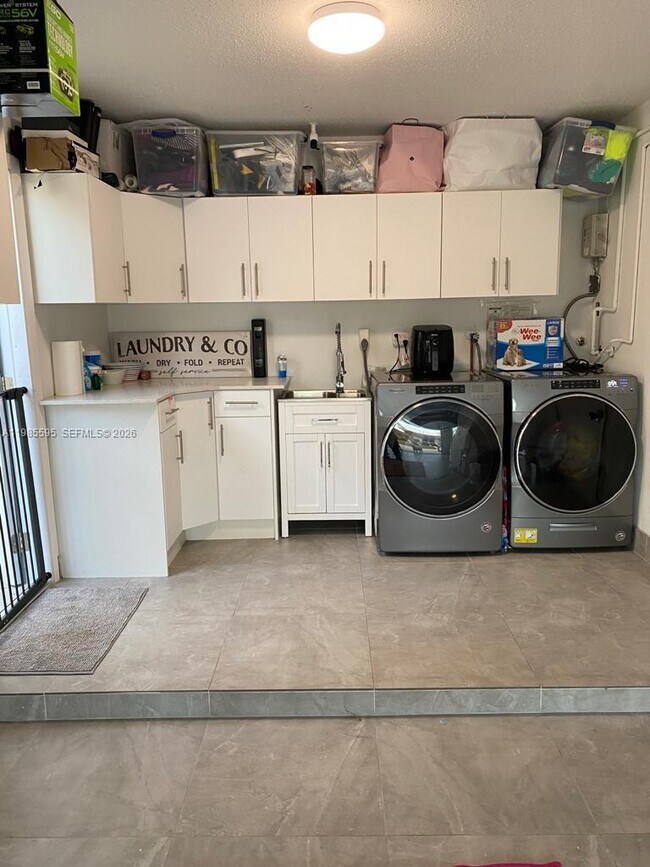 Building Photo - 7303 NW 57th Dr