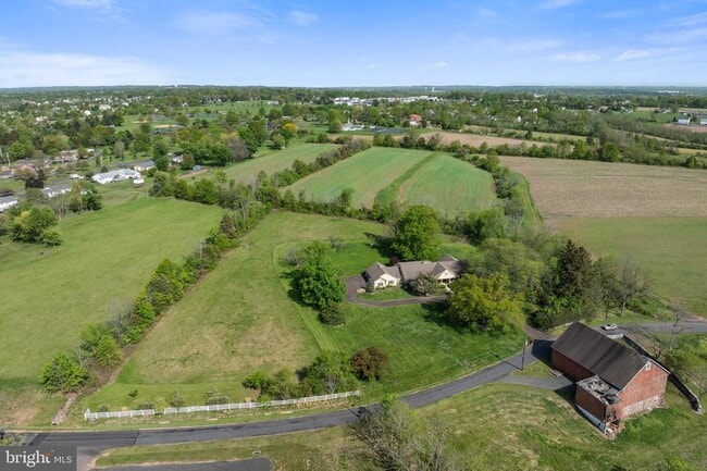 Building Photo - 560 Indian Creek Rd