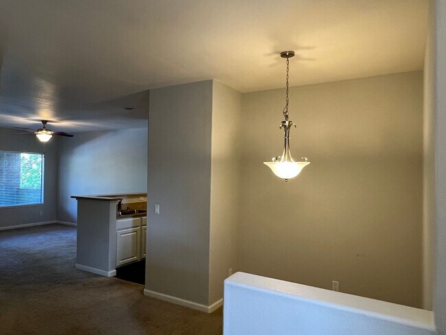 Building Photo - Beautiful 2-bedroom, 2 bath Condo in Gated...