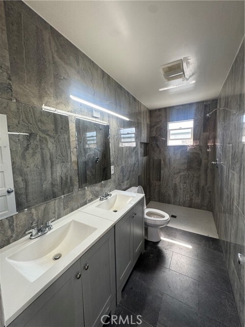 Building Photo - 146 W 58th St