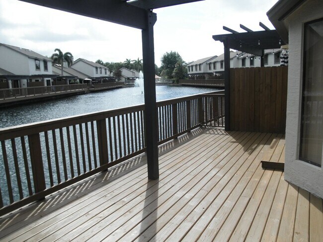 Building Photo - 1004 Landings Blvd