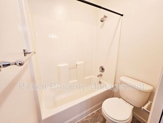 Building Photo - 5206 Del Tormey Pl SE
