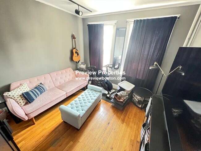 Building Photo - 1572 Commonwealth Ave