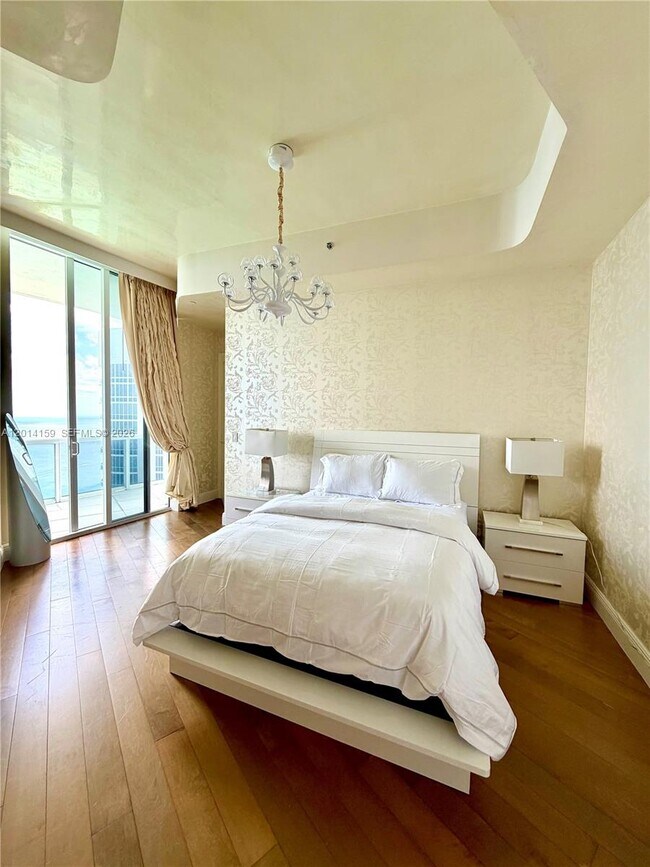 Building Photo - 15901 Collins Ave