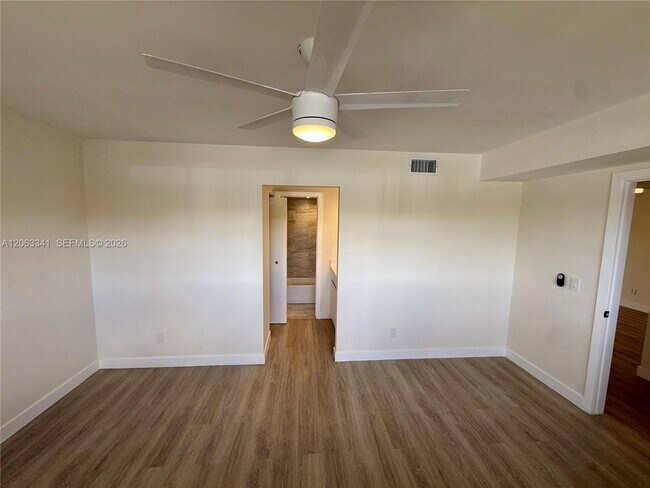Building Photo - 400 Waterway Dr S