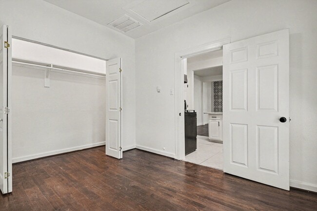 Building Photo - Bungalow- 915