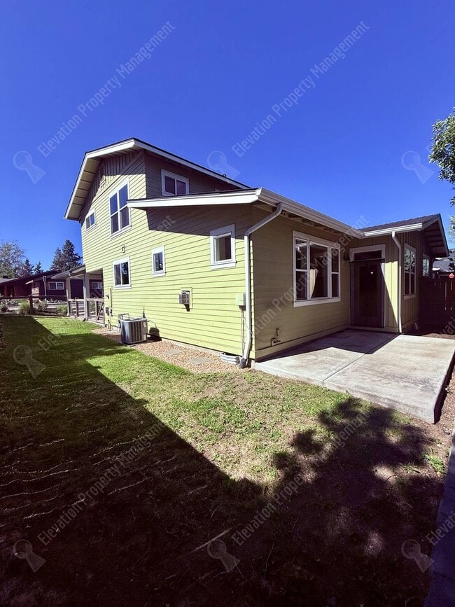 Building Photo - Modern 3 BR home in NE Bend near Orchard Park