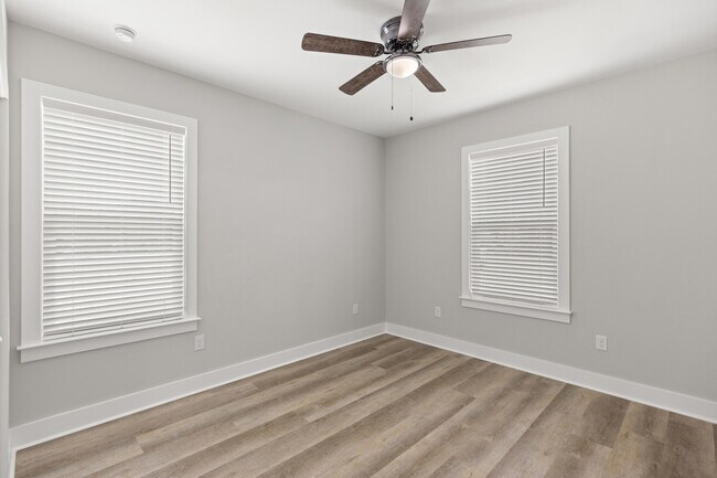 Building Photo - 305 Okaloosa Ave