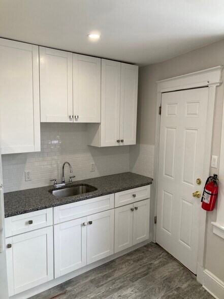 Kitchen - 34 North Ave W