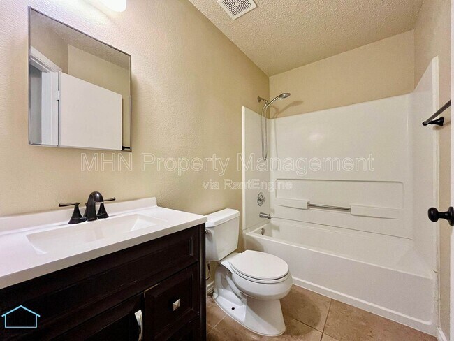 Building Photo - 6106 Secret Shores