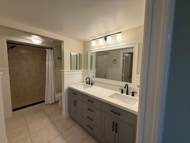 Building Photo - Lake Arrowhead 2 bedroom / 2 bath Condo