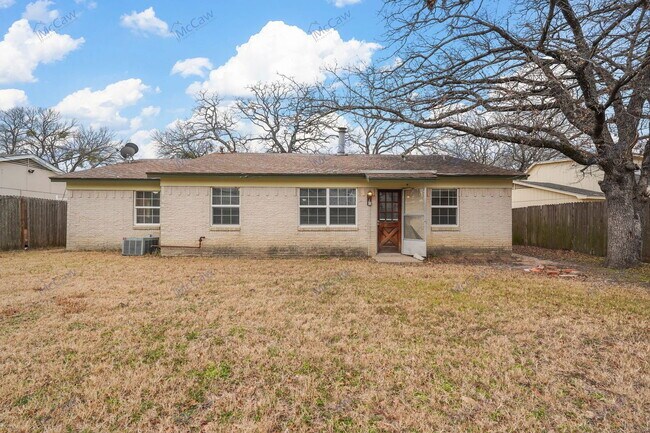 Building Photo - 14732 Oakwood Ln