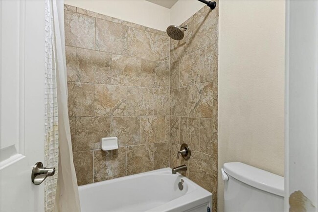 Building Photo - 300 Briar Park Dr