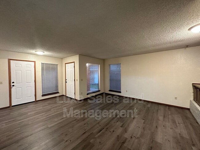 Building Photo - 1307 Summerton Pl