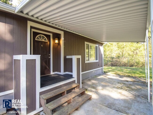 Building Photo - 2 Bed / 2 Bath Home with 4-Car Garage, Large Yard & RV Parking in Graham!