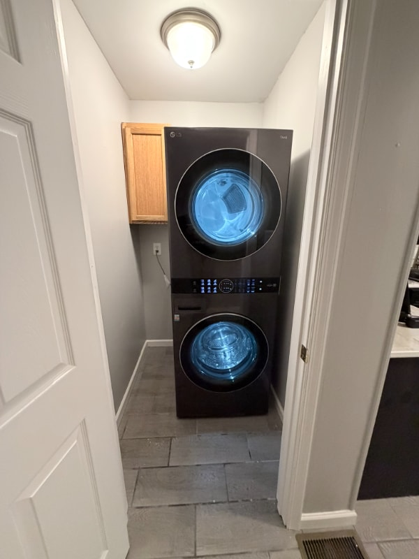 Building Photo - 205 Alesa Dr