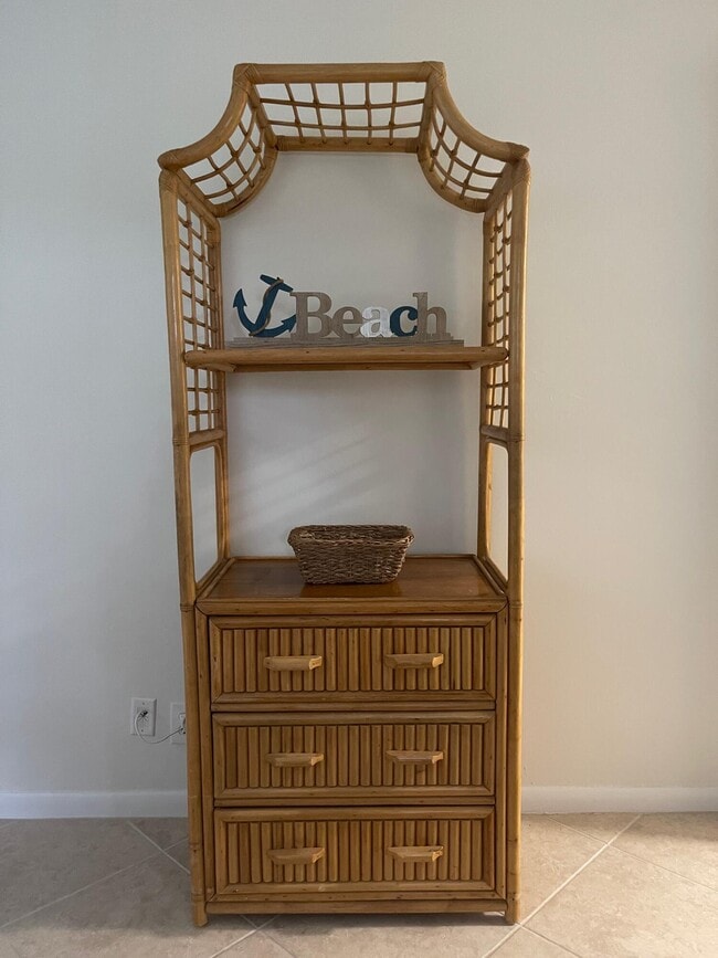 Building Photo - 1202 Palm Trail