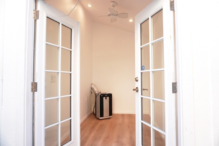 Office - 1120 S Barrington Ave