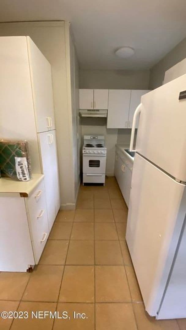 Building Photo - Garage apartment with large patio!!