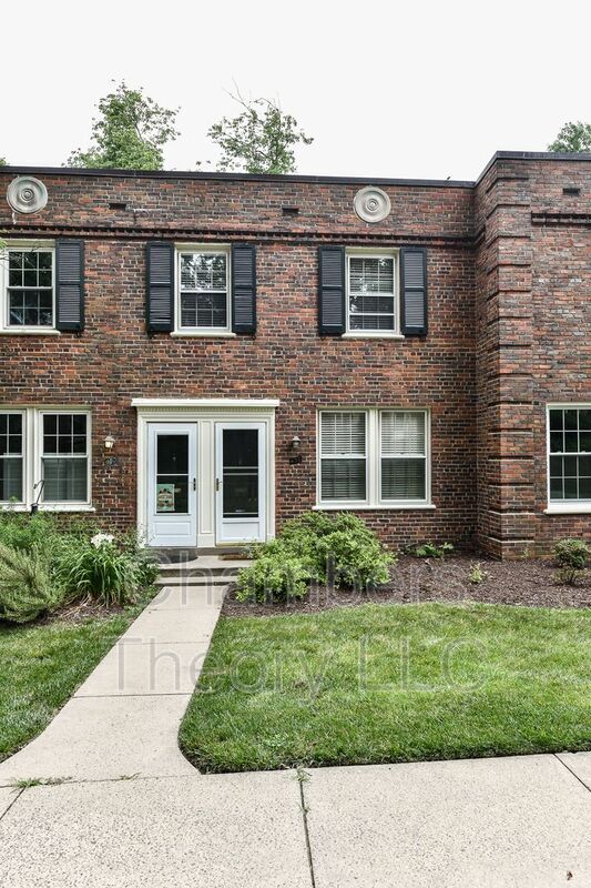 Building Photo - 1400 S Barton St