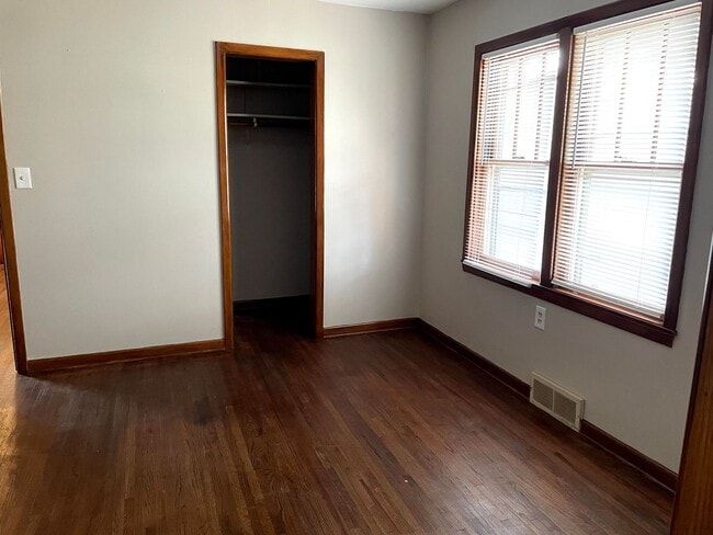 Building Photo - 3 bed 2 bath home