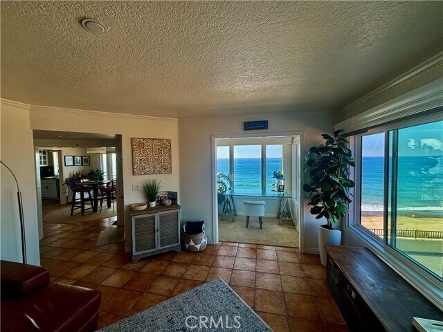 Building Photo - 268 Avenida Montalvo