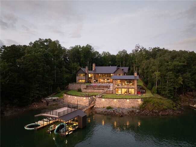 Building Photo - 725 Rocky Point Dr