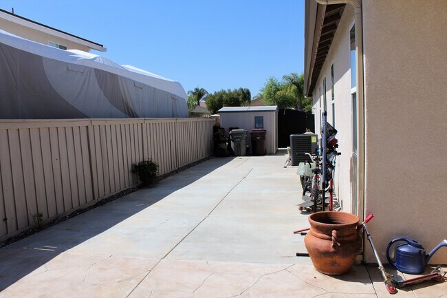 Building Photo - Beautiful 4 Bed 2.5 Ba, Single Story Pool Home with RV/Boat Parking