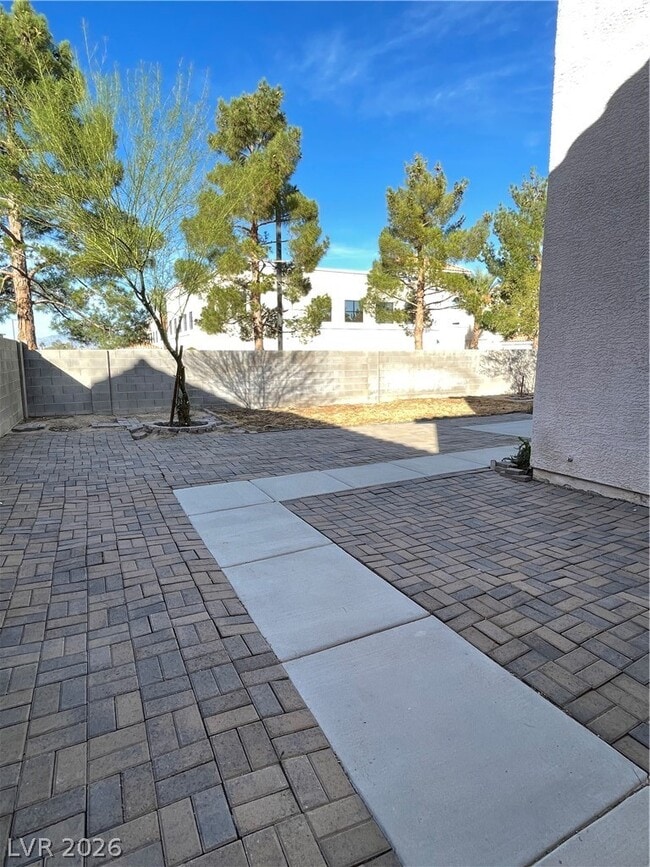 Building Photo - 7512 Pacific Ridge Ave