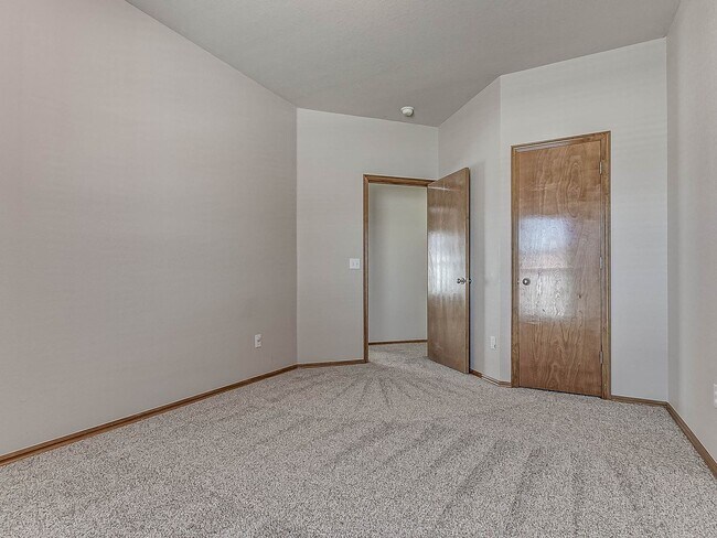 Building Photo - 4 Bed | 2 Bath | 2 Car Garage - Edmond Schools - North Hampton Addition