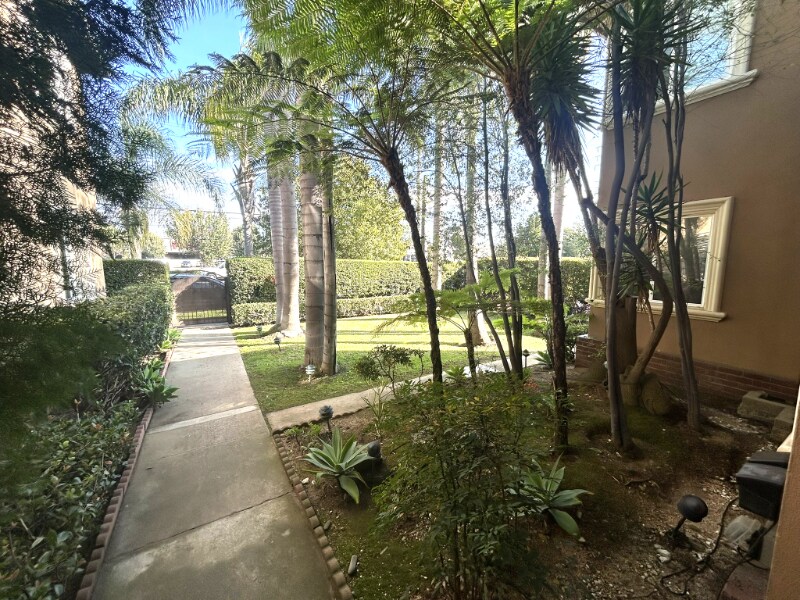 Building Photo - 4021 S Centinela Ave