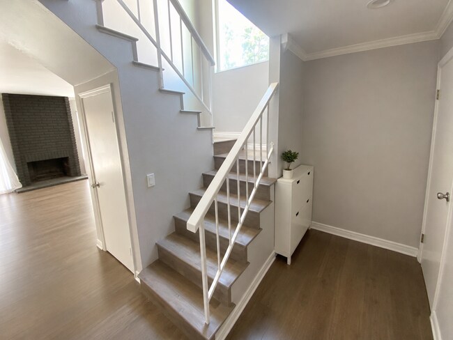 Building Photo - 4701 Carmonita Ln