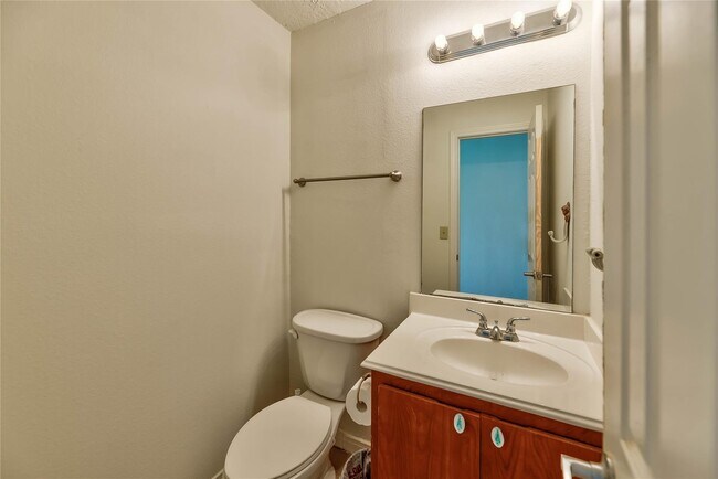 Building Photo - 445 Carolcrest Ln