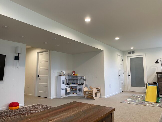 Building Photo - 708 Gingergrass Way
