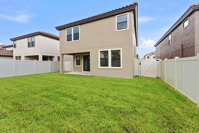 Building Photo - Absolutely Stunning 4 BR + LOFT + OFFICE/2.5 Bath/2 Car Garage home in Starkey Ranch!