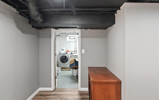 Building Photo - 986 Smith Ave